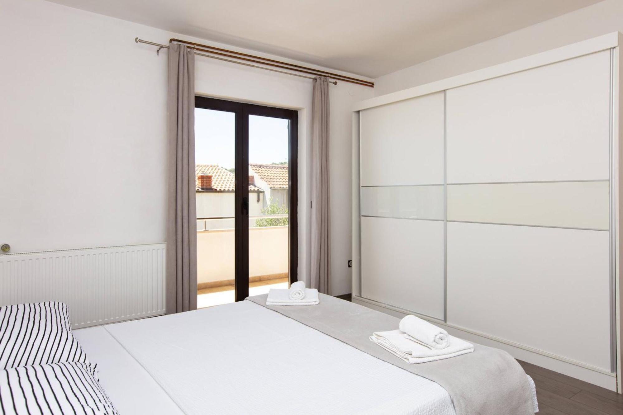 Apartments By The Sea Tisno, Murter - 812 Phòng bức ảnh